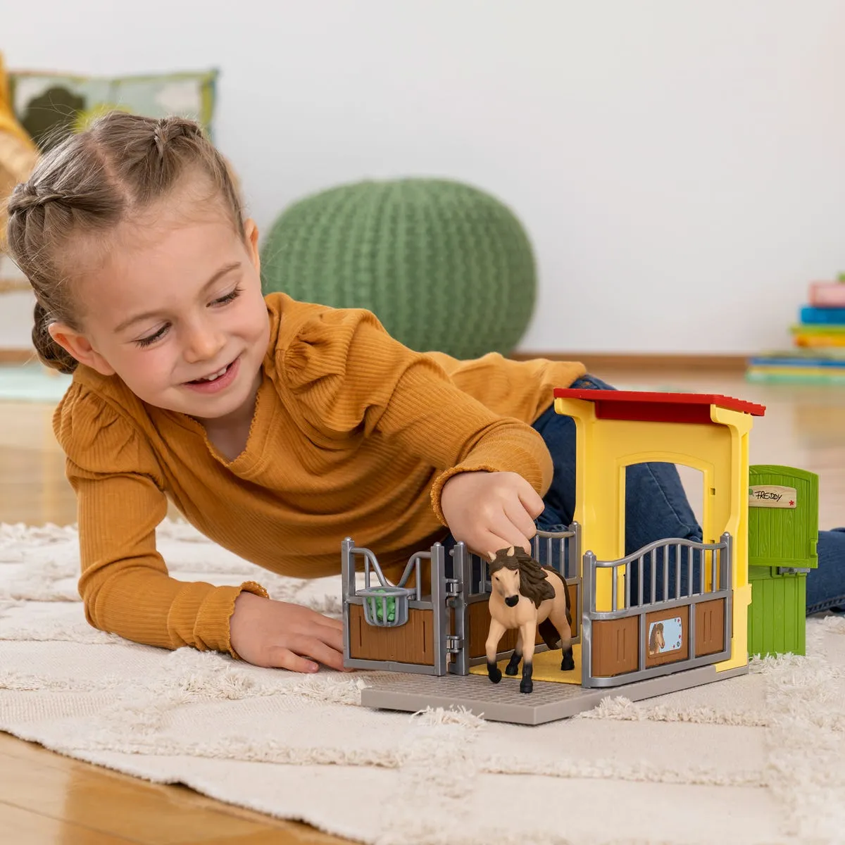 Pony Box with Iceland Pony Stallion